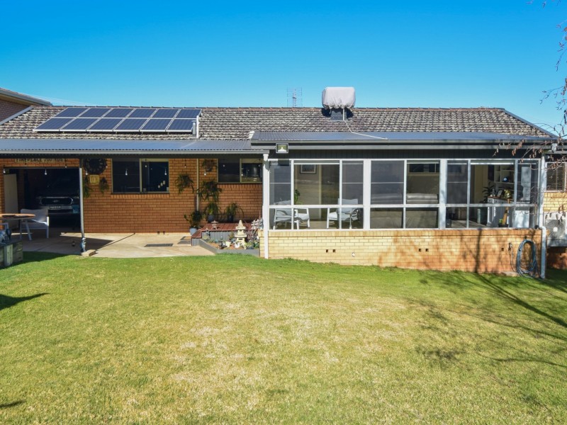 147 Edwards Street, Young NSW 2594