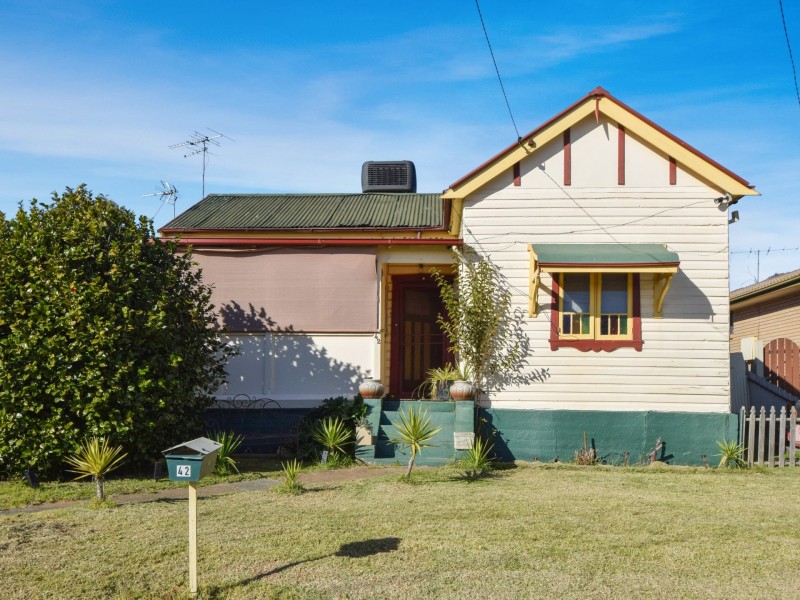 42 Templemore Street, Young NSW 2594