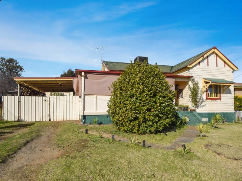 42 Templemore Street, Young NSW 2594