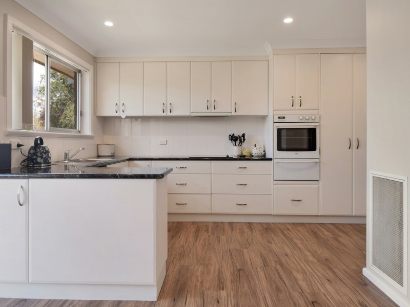 41 Fontenoy Street, Young NSW 2594