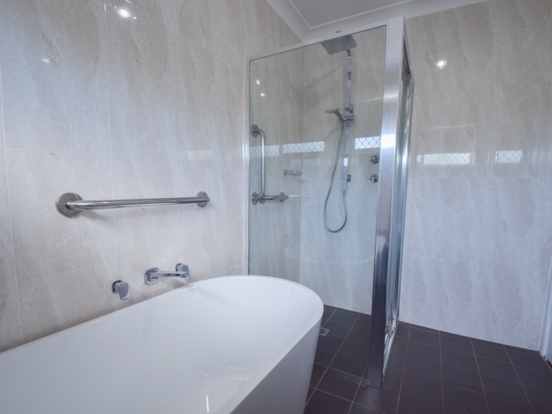 41 Fontenoy Street, Young NSW 2594