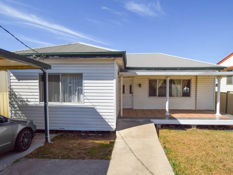 68 Brock Street, Young NSW 2594