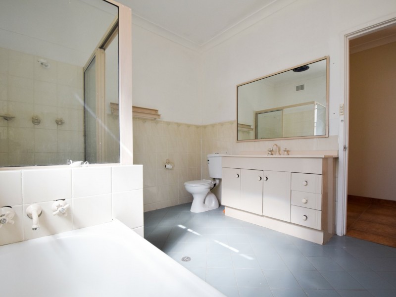 68 Brock Street, Young NSW 2594