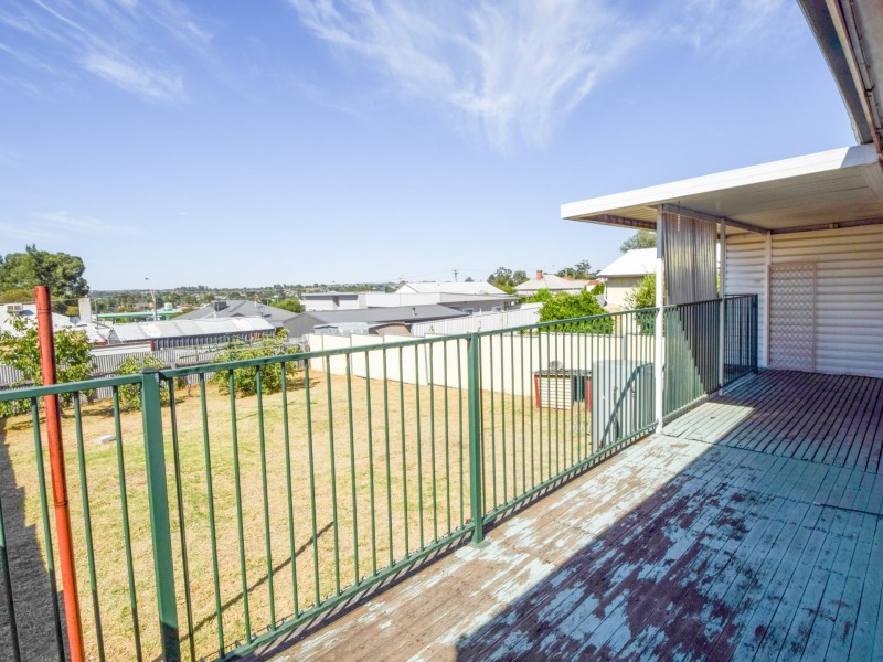 68 Brock Street, Young NSW 2594
