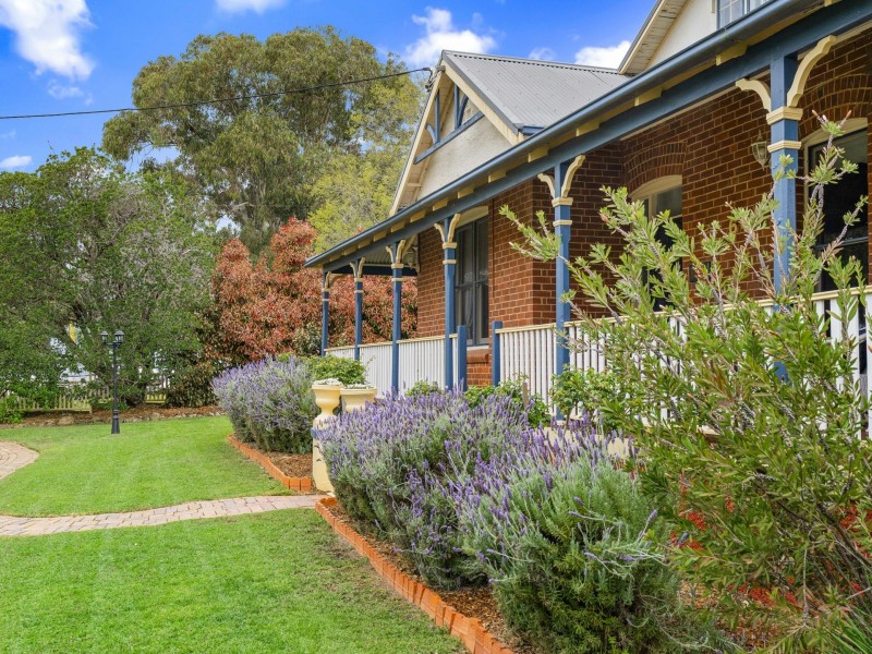 64 Allanan Street, Young NSW 2594