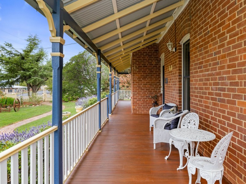 64 Allanan Street, Young NSW 2594