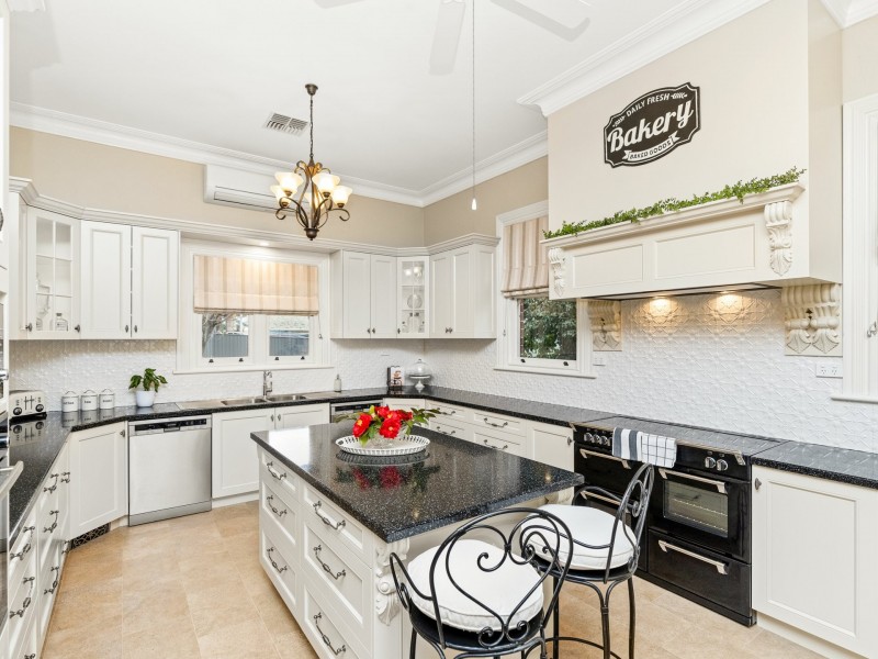 64 Allanan Street, Young NSW 2594