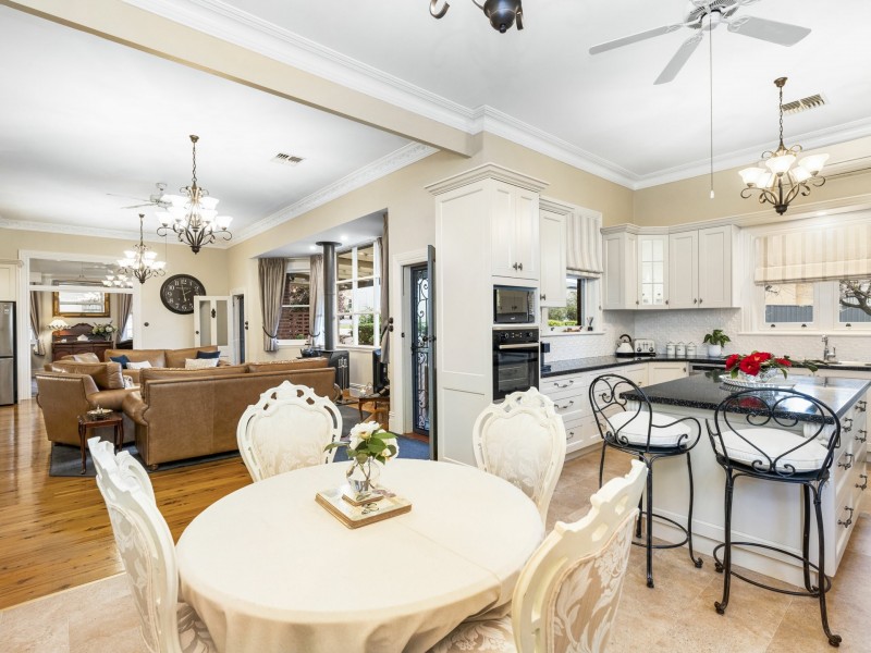 64 Allanan Street, Young NSW 2594