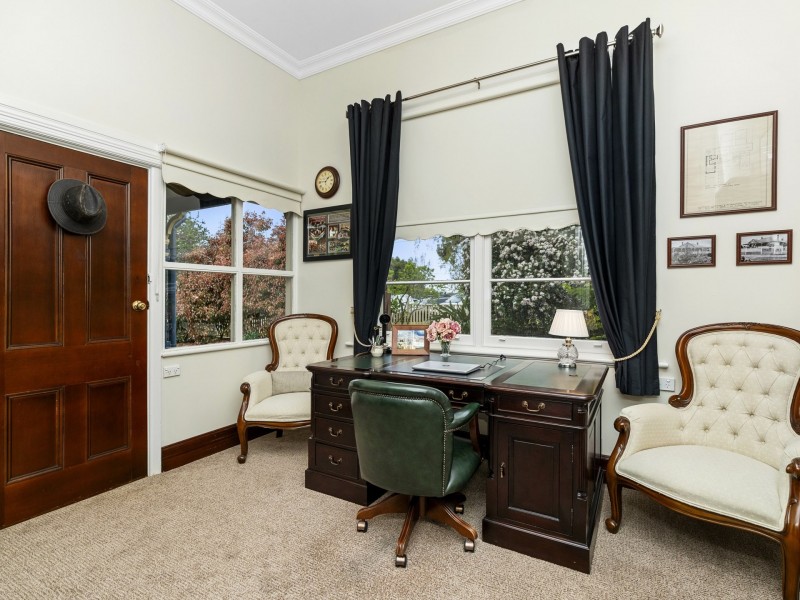 64 Allanan Street, Young NSW 2594