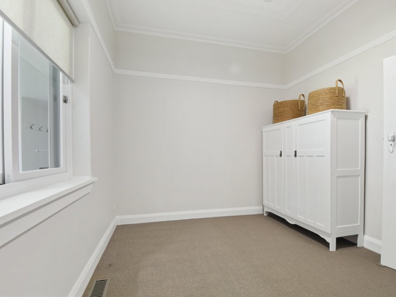 2 Zouch Street, Young NSW 2594