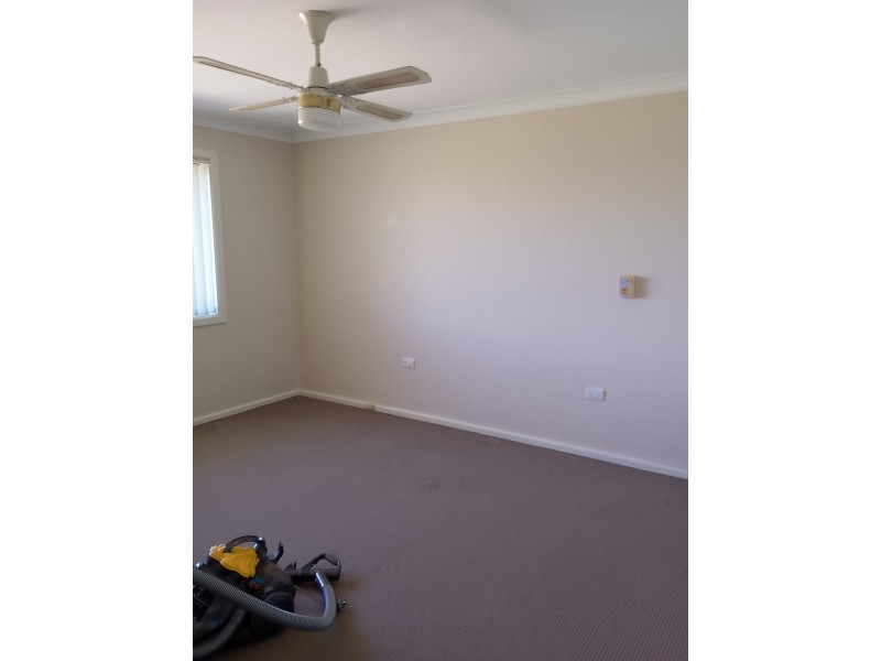 5 Cherry Court, Young NSW 2594