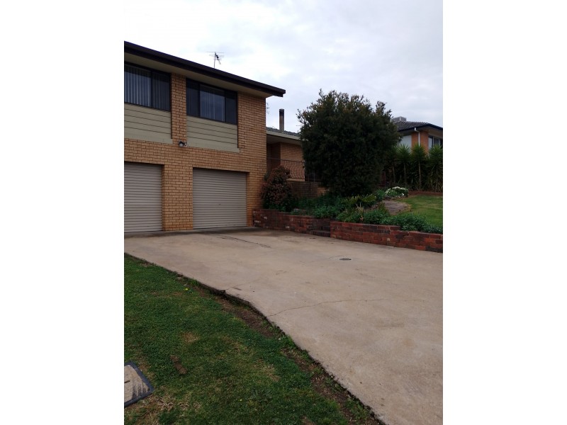 5 Cherry Court, Young NSW 2594