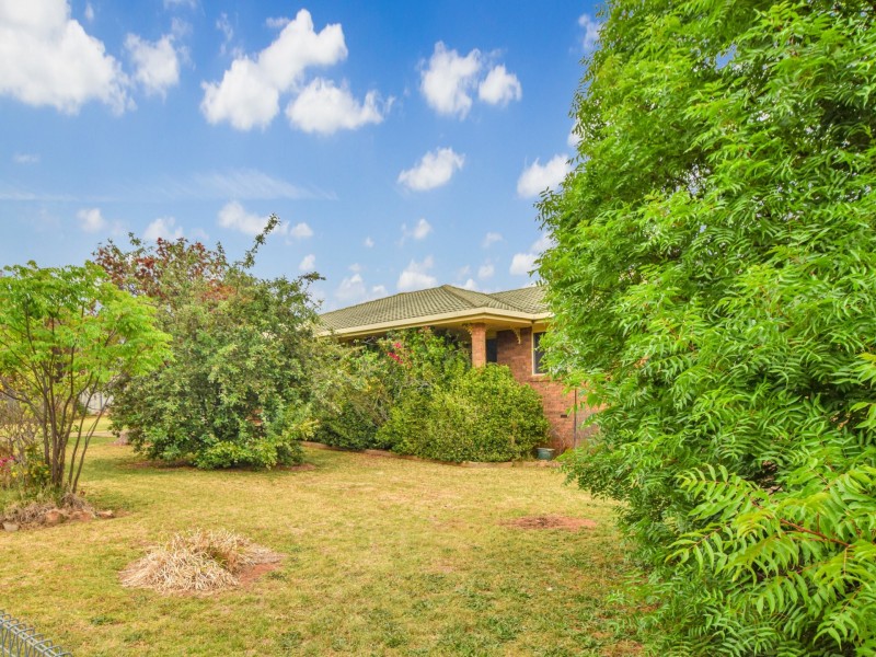 86 Willawong Street, Young NSW 2594