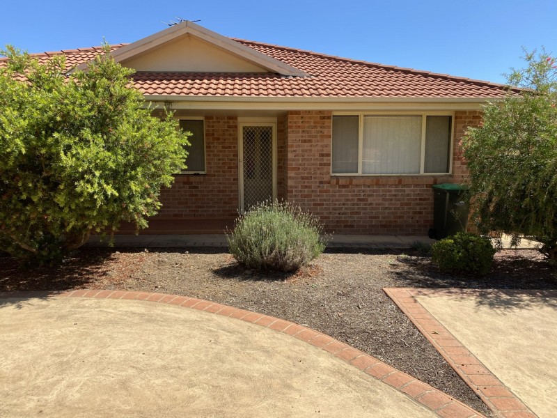 3/5 Trafalgar Street, Young NSW 2594