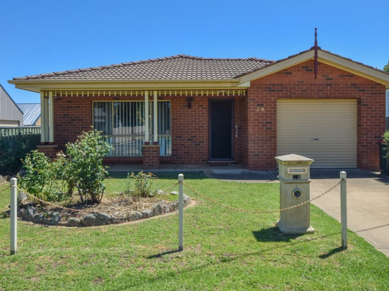 29 Gordon Street, Young NSW 2594