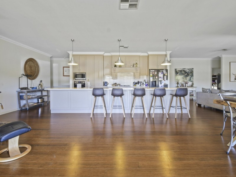 92 Wambanumba Drive, Young NSW 2594