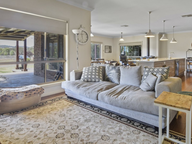 92 Wambanumba Drive, Young NSW 2594