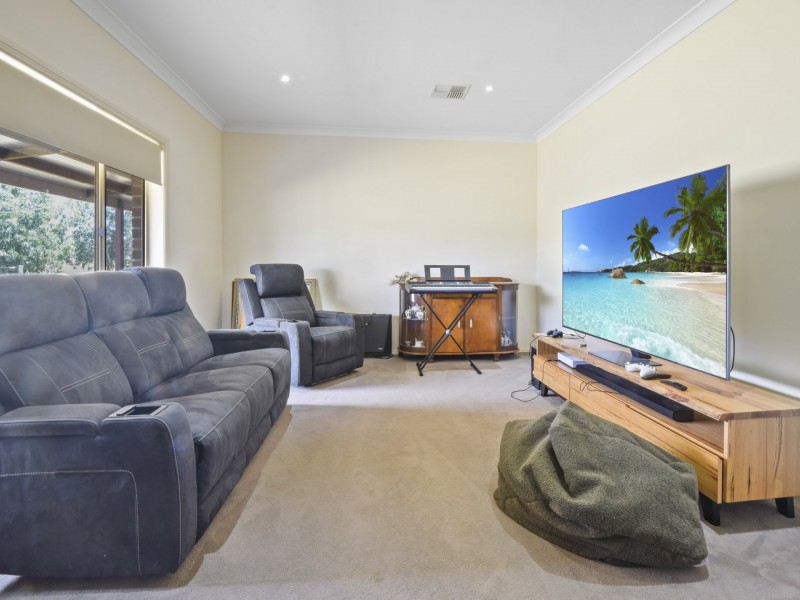 92 Wambanumba Drive, Young NSW 2594