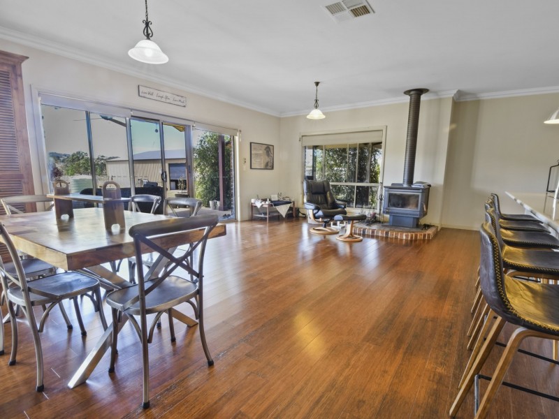 92 Wambanumba Drive, Young NSW 2594