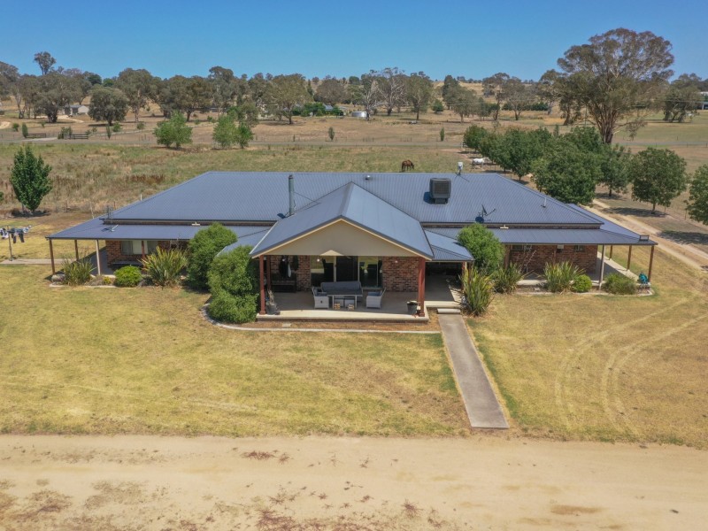92 Wambanumba Drive, Young NSW 2594