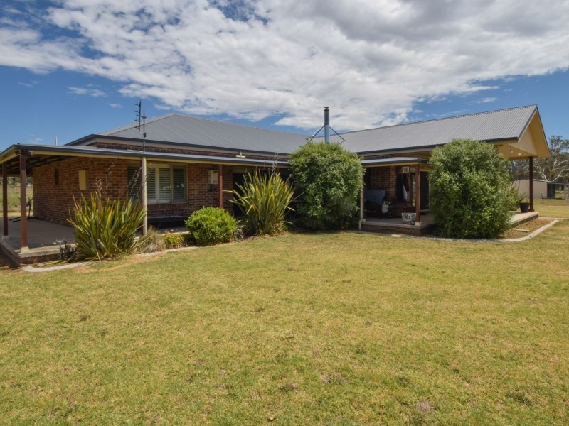 92 Wambanumba Drive, Young NSW 2594