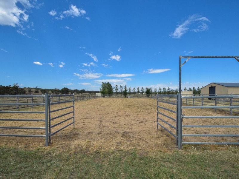 92 Wambanumba Drive, Young NSW 2594