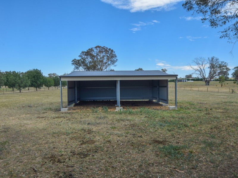 92 Wambanumba Drive, Young NSW 2594