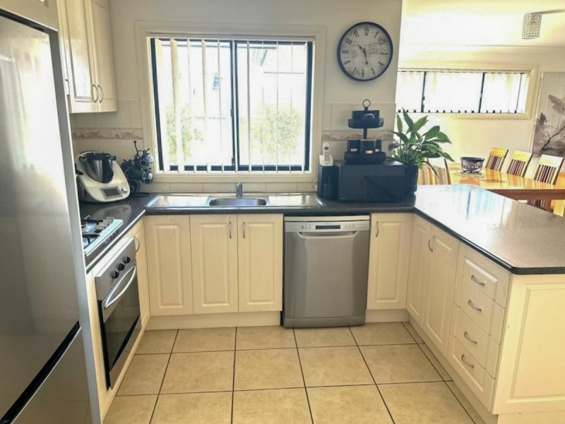 1-75 Blackett Avenue, Young NSW 2594