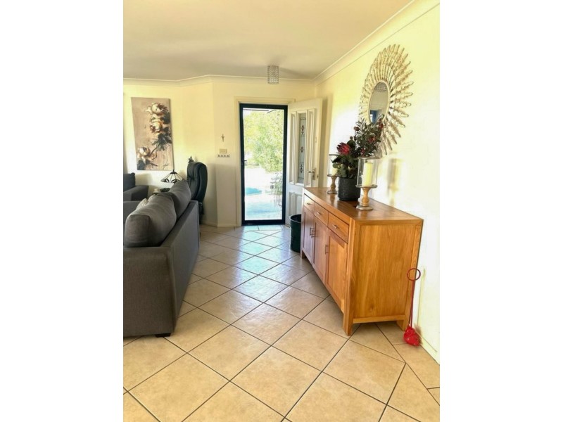 1-75 Blackett Avenue, Young NSW 2594