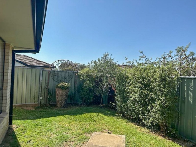 1-75 Blackett Avenue, Young NSW 2594