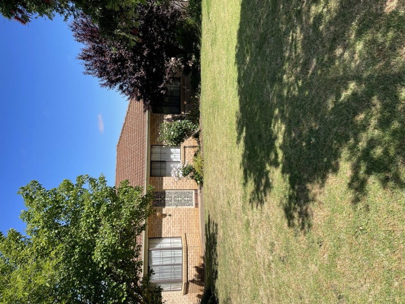 24 Keevil Drive, Young NSW 2594