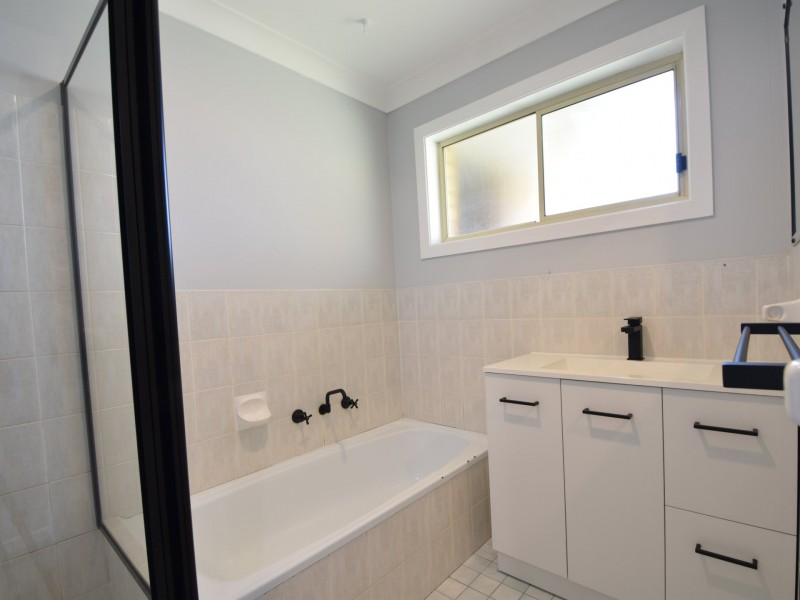 108 Edward Street, Young NSW 2594