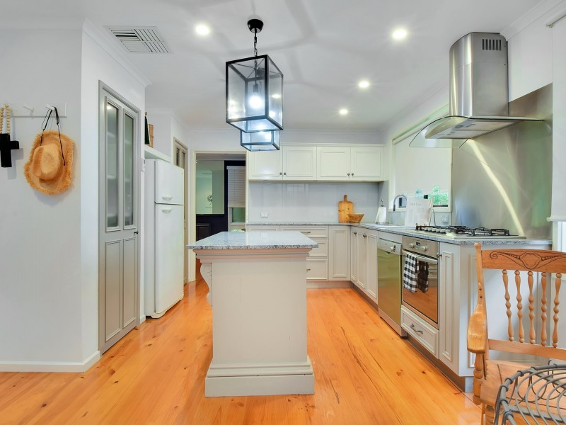 6 Bell Avenue, Young NSW 2594