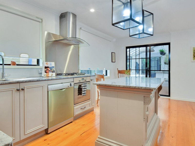 6 Bell Avenue, Young NSW 2594