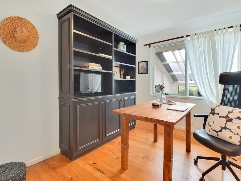 6 Bell Avenue, Young NSW 2594