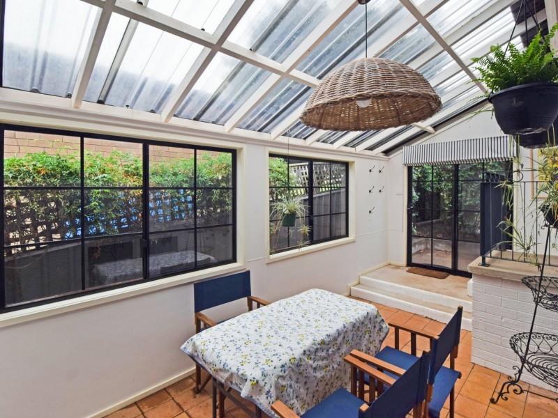 6 Bell Avenue, Young NSW 2594