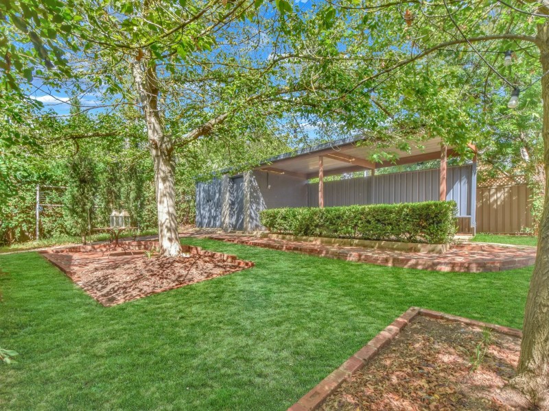 6 Bell Avenue, Young NSW 2594