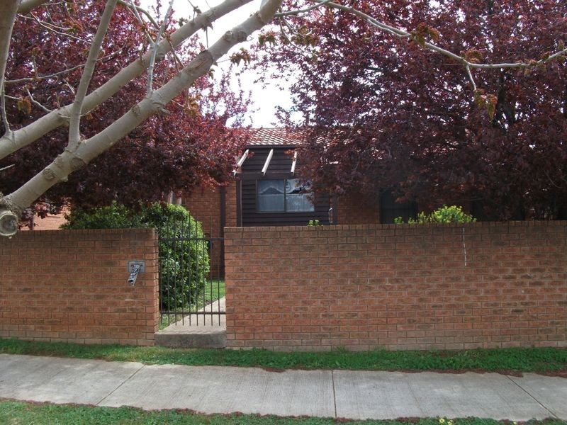 2/61 Wombat Street, Young NSW 2594