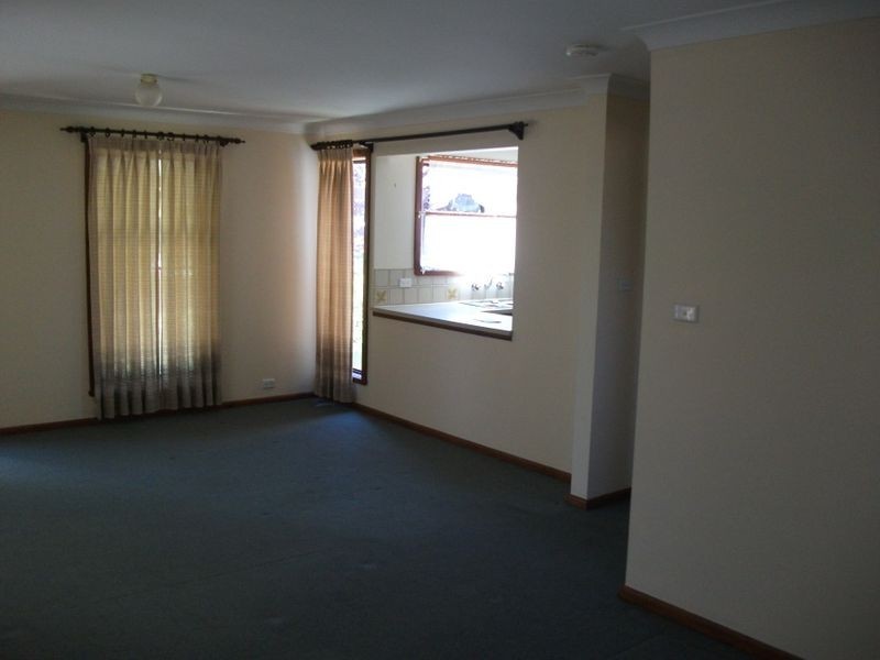 2/61 Wombat Street, Young NSW 2594