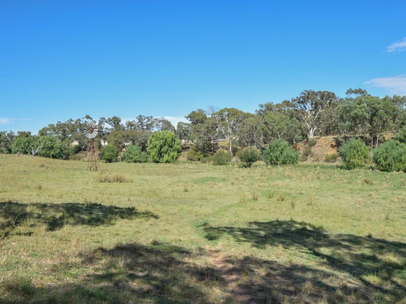 1089 Henry Lawson Way, Young NSW 2594