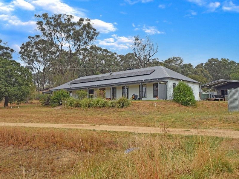 100 Hollands Road, Young NSW 2594