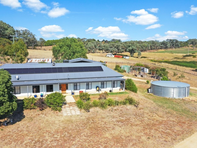 100 Hollands Road, Young NSW 2594