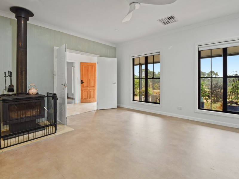 100 Hollands Road, Young NSW 2594