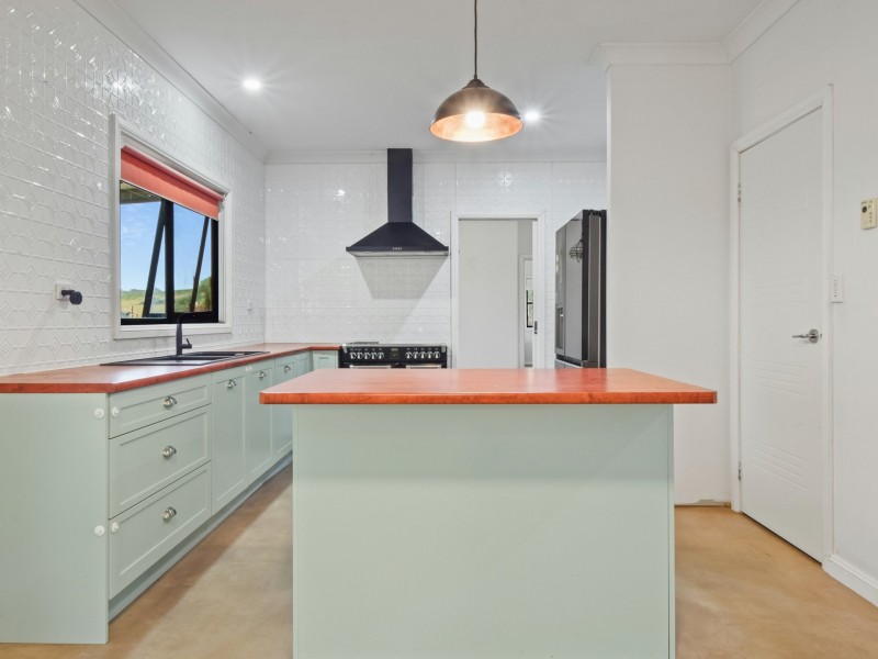 100 Hollands Road, Young NSW 2594