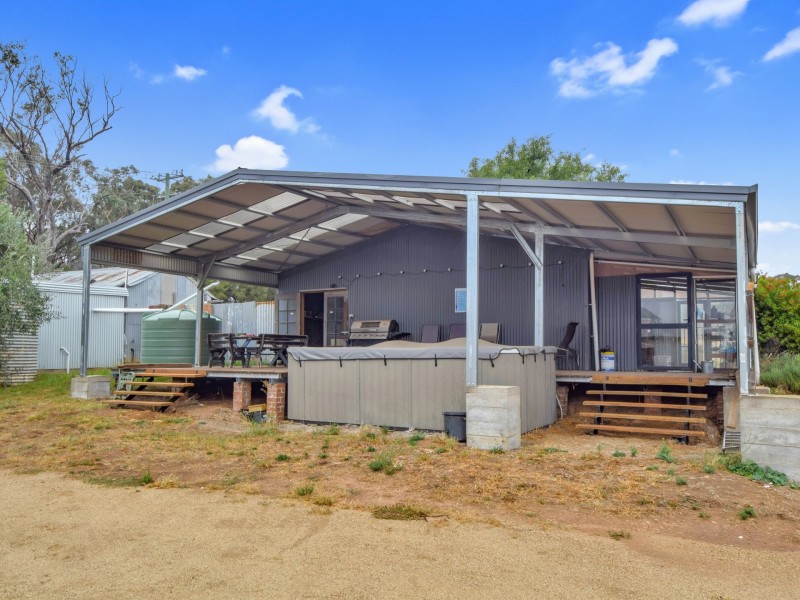 100 Hollands Road, Young NSW 2594