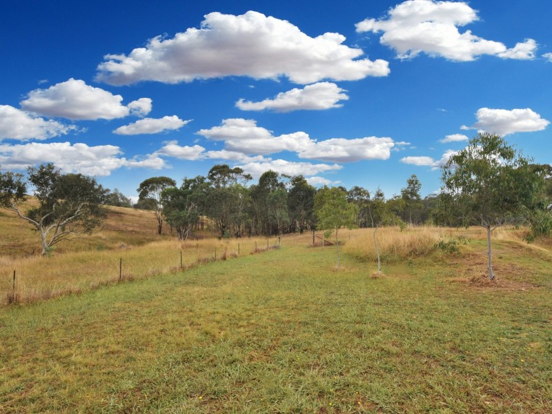 100 Hollands Road, Young NSW 2594