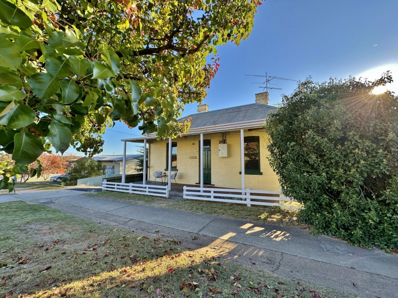 17 Main Street, Young NSW 2594