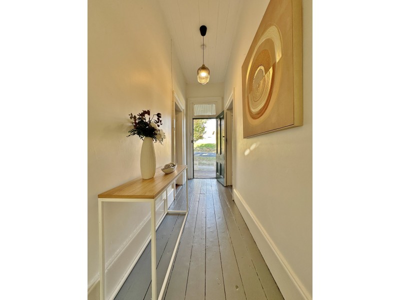 17 Main Street, Young NSW 2594