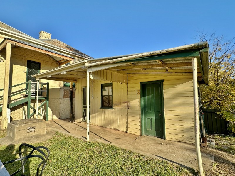 17 Main Street, Young NSW 2594