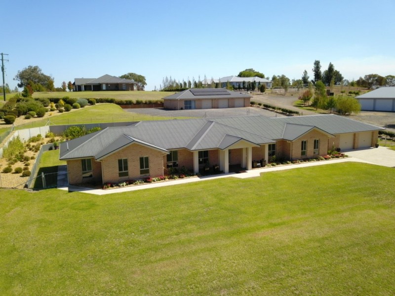 11 Matilda Place, Young NSW 2594